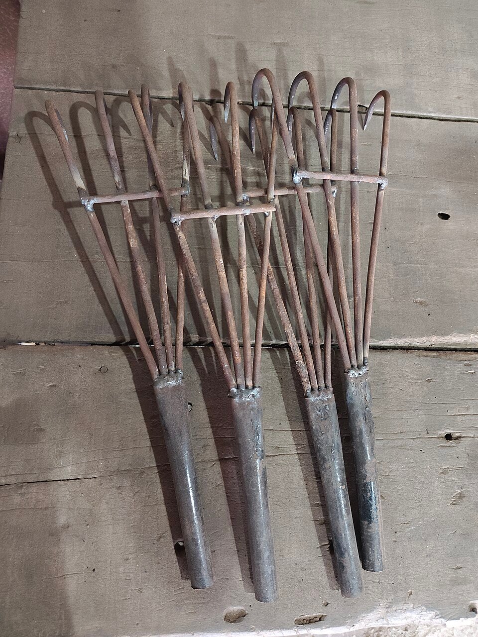 Hand rake tool for loosening soil and removing garden debris